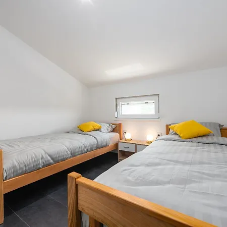 Josip Apartment *